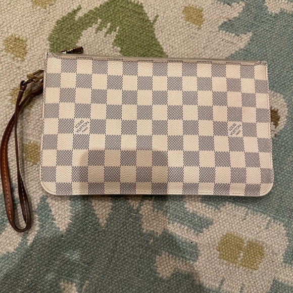 Authentic Louis Vuitton neverfull pouch wristlet - Picture 1 of 8